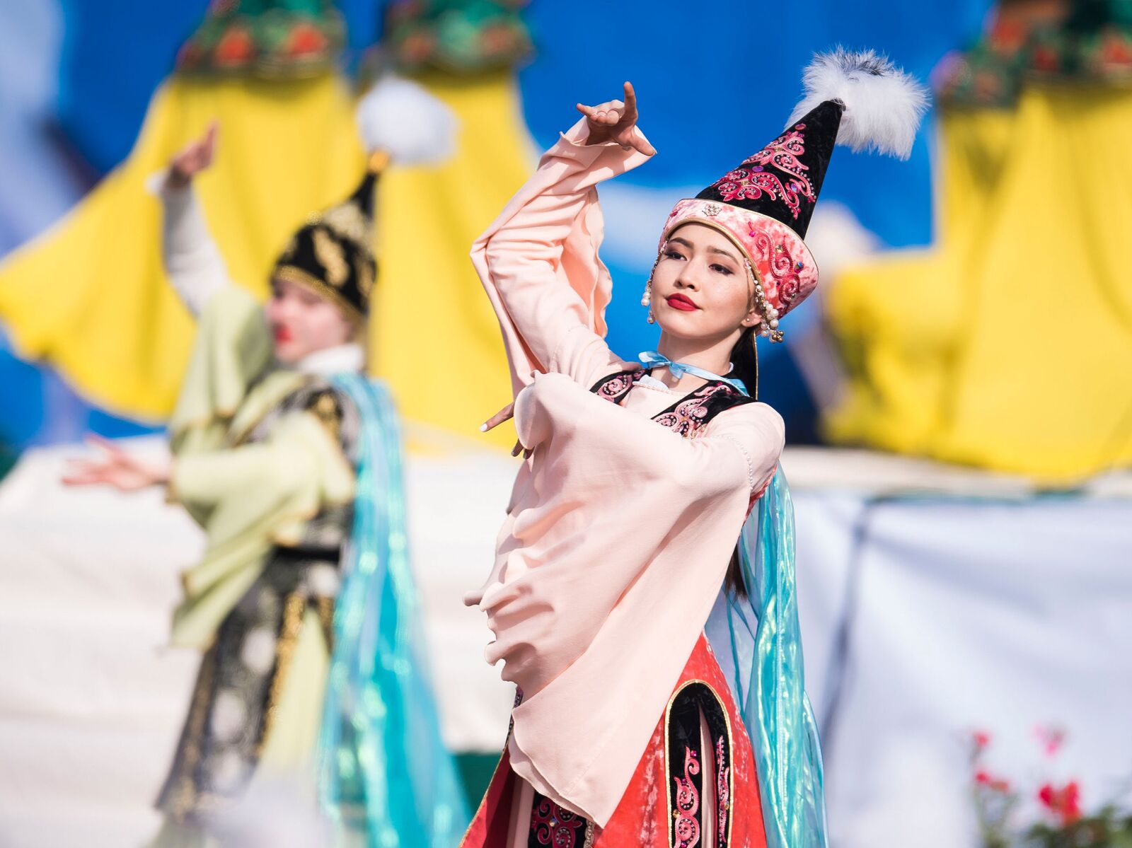 Красивый танец кыргызских девушек видео