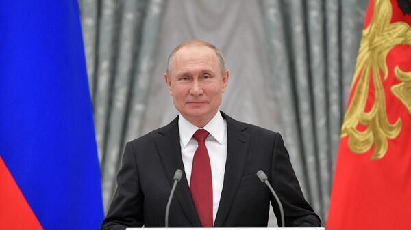 Президент РФ Владимир Путин выступает на церемонии вручения президентских премий в области науки и инноваций для молодых учёных за 2019 год. 6 февраля 2020