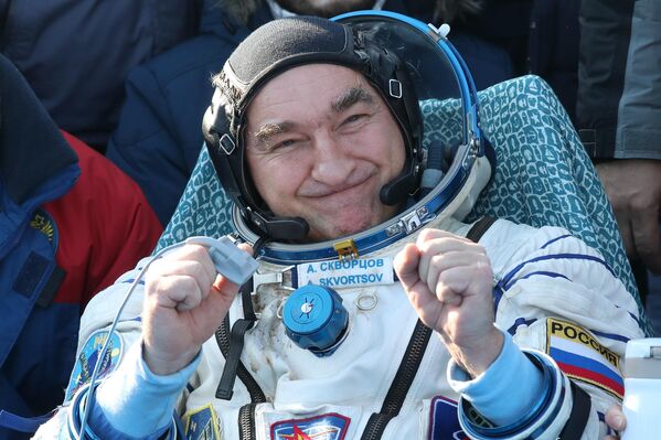Член основного экипажа экспедиции МКС-60/61 космонавт Роскосмоса Александр Скворцов после посадки спускаемого аппарата пилотируемого космического корабля Союз МС-13 