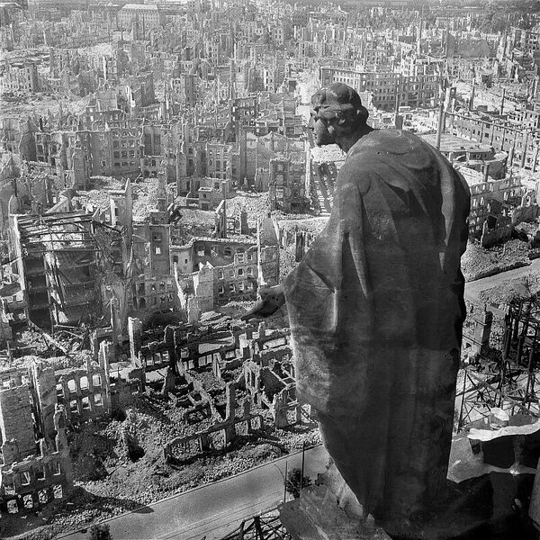 Дрезден, 1945 год, вид с ратуши на разрушенный город