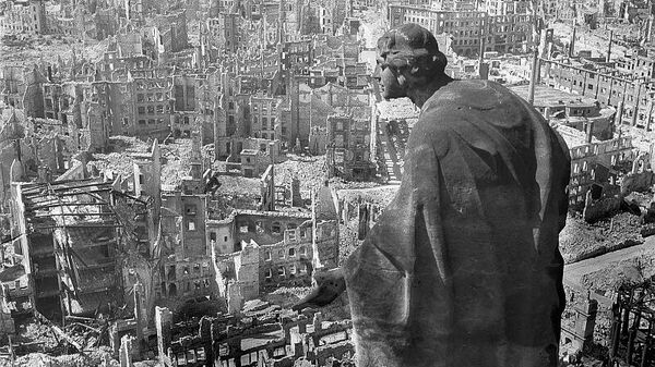 Дрезден, 1945 год, вид с ратуши на разрушенный город