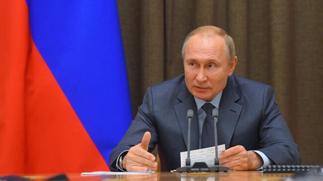 Путин предложил разрешить использовать часть маткапитала на сбор в школу