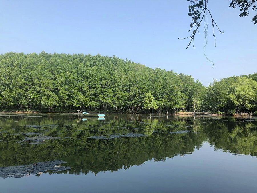 Озеро на территории заповедника Канзо