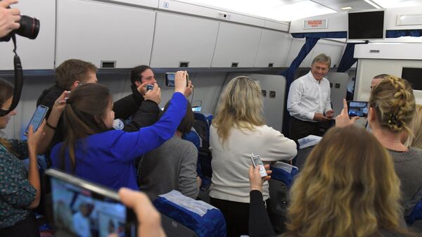 Заместитель руководителя администрации президента, пресс-секретарь президента РФ Дмитрий Песков отвечает на вопросы журналистов президентского пула на борту самолета
