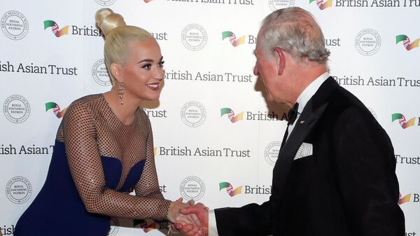 Принц Чарльз и певица Кэти Перри на приеме благотворительной организации British Asian Fund