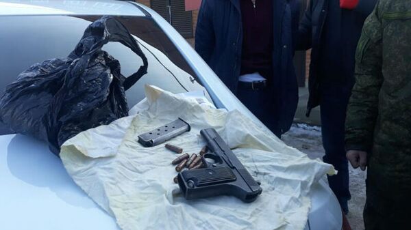 Пистолет и патроны, изъятые у 53-летнего жителя Назрановского района Ингушетии