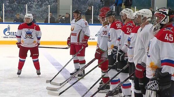 Лукашенко и Путин сыграли в хоккей