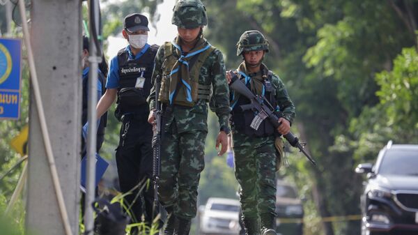 Полиция и вооруженные военнослужащие в Таиланде