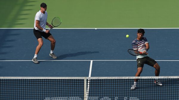 Теннисисты Андре Гёранссон (Швеция) и Кристофер рунгкат (Индонезия) на турнире в индийской Пуне