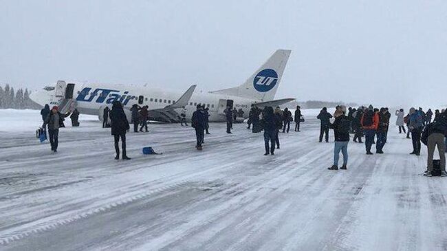 Жесткая посадка самолета в Коми: пострадавших нет