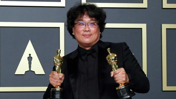 Режиссер Пон Чун Хо на церемонии вручения премии Оскар