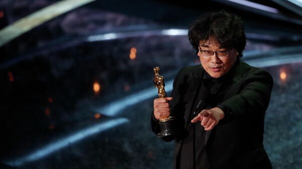 Режиссер Пон Чун Хо на церемонии вручения премии Оскар