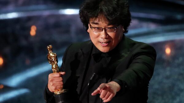 Режиссер Пон Чжун Хо на церемонии вручения премии Оскар 