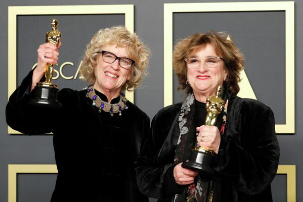 Нэнси Хэй и Барбара Линг на церемонии вручения премии Оскар