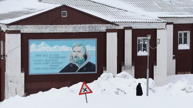 Один из домов в шахтерском городе Баренцбург на архипелаге Шпицберген