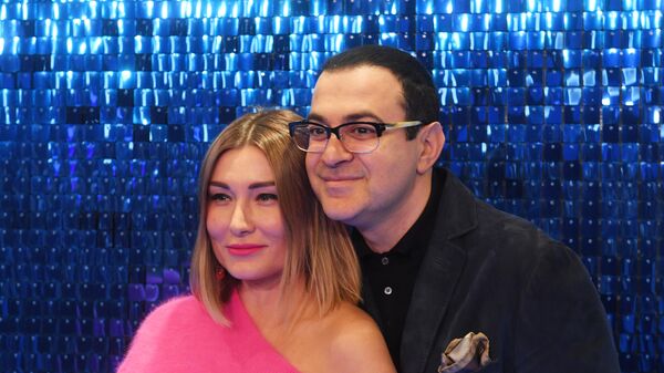 Телеведущий Гарик Мартиросян с супругой Жанной на премьере фильма Лёд 2