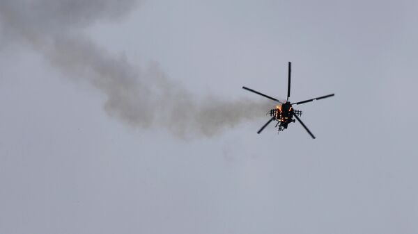 Вертолет правительственной армии Сирии, атакованный ракетой в провинции Идлиб