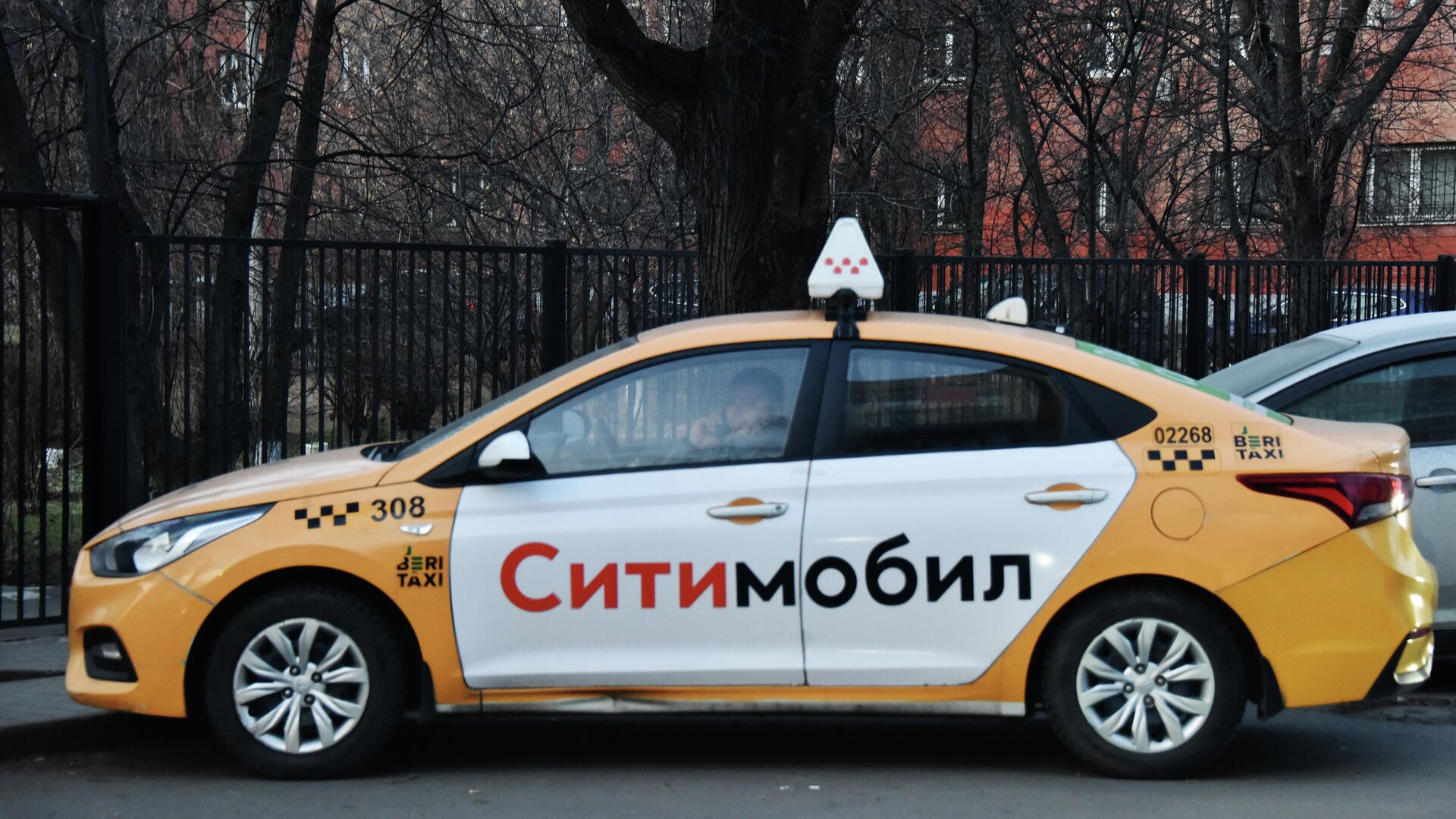 Автомобиль службы такси Ситимобил - РИА Новости, 1920, 11.03.2022