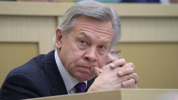 Сенатор Алексей Пушков на заседании Совета Федерации РФ