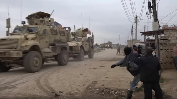 Кадры конфликта между американскими солдатами и местными жителями в Сирии 