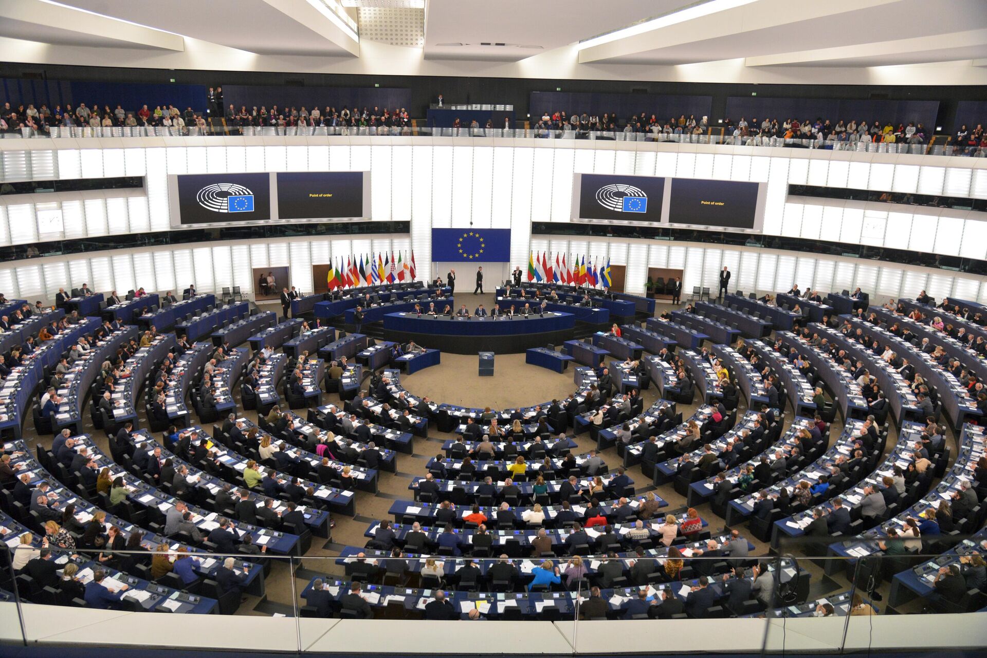 Депутаты на пленарной сессии Европейского парламента в Страсбурге - РИА Новости, 1920, 27.04.2024