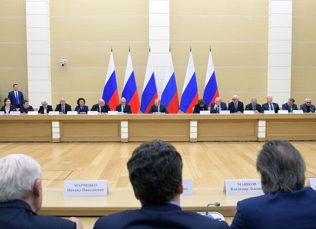 Президент РФ Владимир Путин проводит встречу с рабочей группой по подготовке предложений о внесении поправок в Конституцию