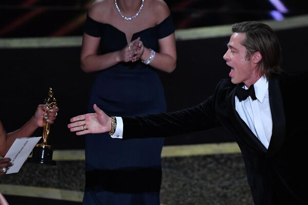 Актер Брэд Питт на церемонии вручения премии Оскар