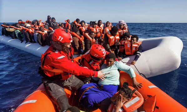 Спасение мигрантов в Средиземном море у берегов Ливии 