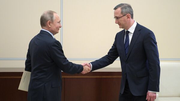 Президент РФ Владимир Путин и Владислав Шапша, назначенный временно исполняющим обязанности губернатора Калужской области, во время встречи
