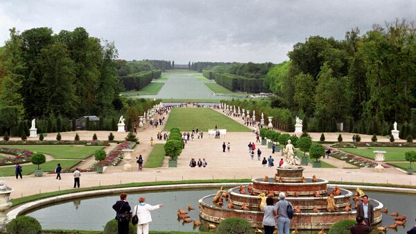 Версаль - дворцово-парковый ансамбль и резиденция французских королей в стиле классицизм.