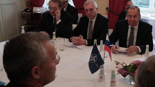 Министр иностранных дел РФ Сергей Лавров во время встречи с генеральным секретарем НАТО Йенсом Столтенбергом в Мюнхене