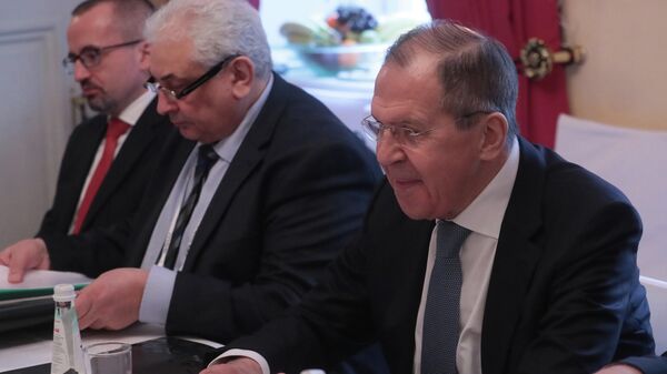 Глава МИД РФ С. Лавров во время беседы с главой МИД Того Р. Дюссэ