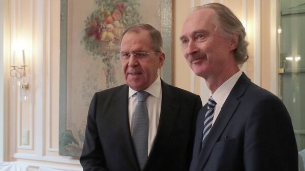 Министр иностранных дел РФ Сергей Лавров (слева) и спецпосланник Генерального секретаря ООН по Сирии Гейр Педерсен во время встречи в Мюнхене.