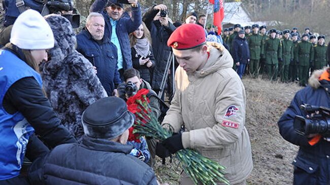 Офицеры и курсанты Военной академии войсковой ПВО им. Маршала Советского Союза А.М. Василевского поздравляют ветерана Великой Отечественной войны Михаила Григорьевича Горбачева