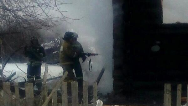 Тушение пожара в деревне Макаровская Афанасьевского района Кировской области