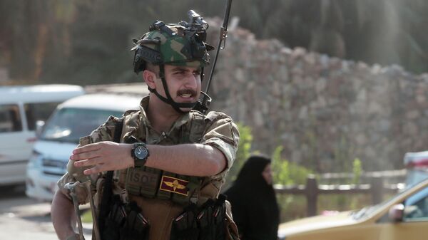 Военнослужащий на улице Багдада