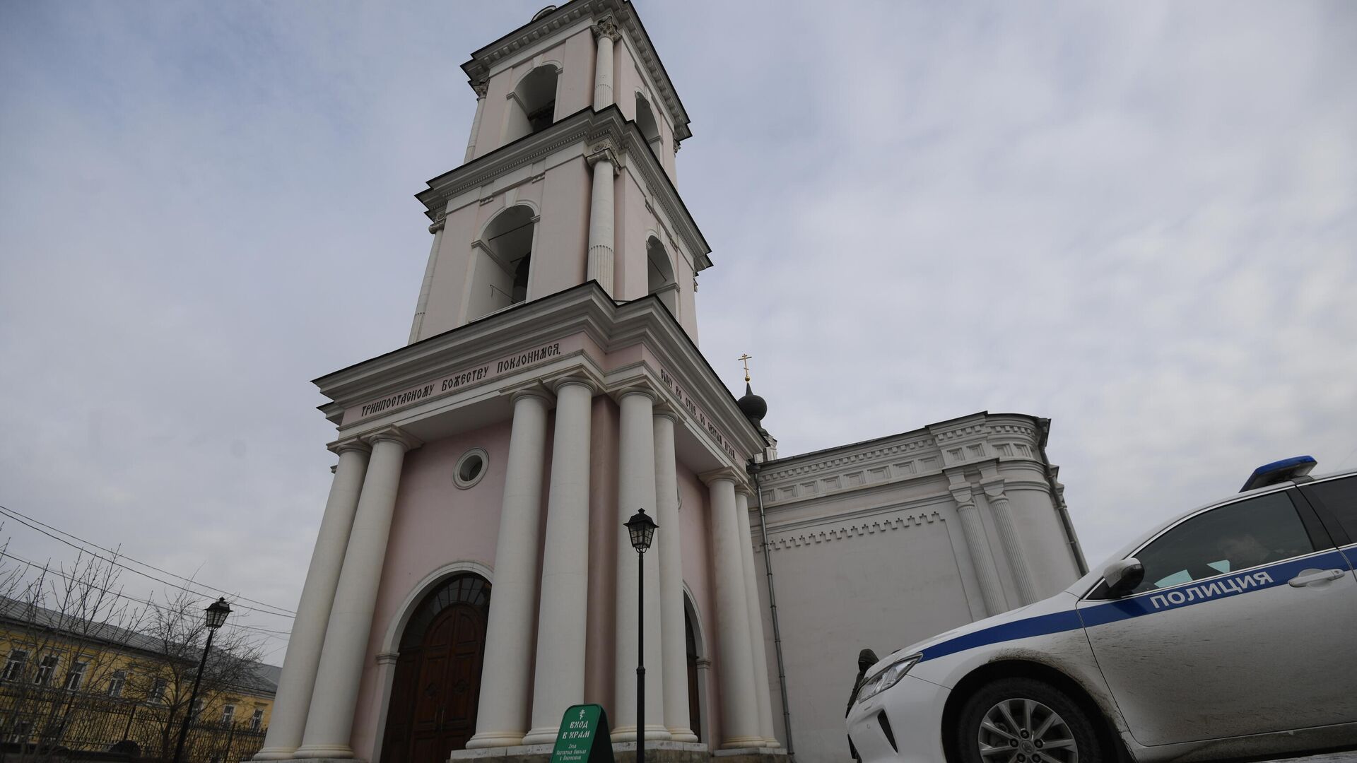 На священника в Тульской области напали с ножом