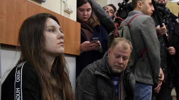 Жительница Петербурга Алла Ильина перед началом заседания Петроградского районного суда