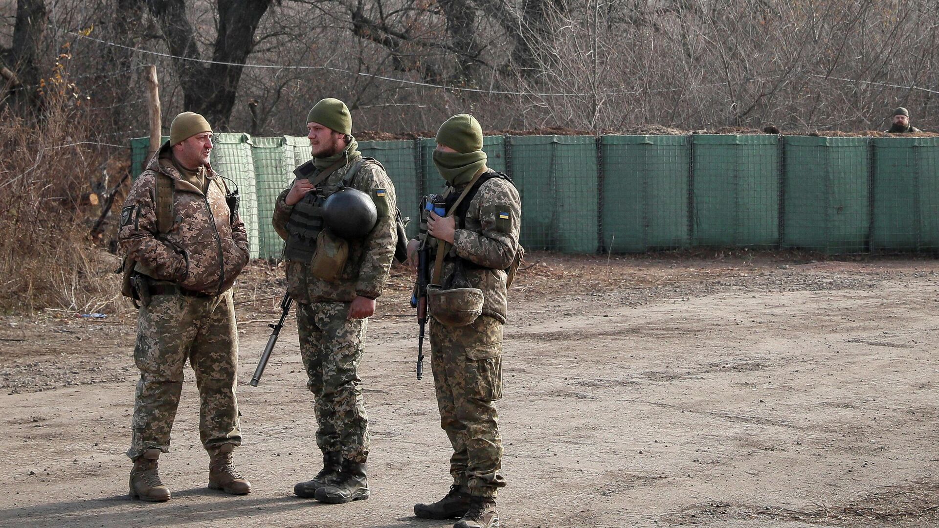 Украинские военные в районе населенного пункта Золотое - РИА Новости, 1920, 25.02.2020