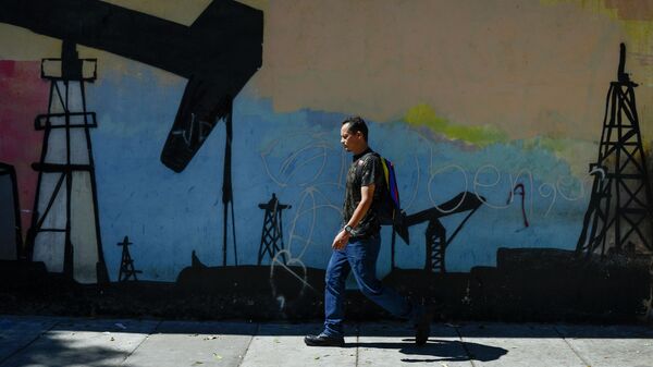 Граффити с изображением нефтяных насосов и скважин в Каракасе