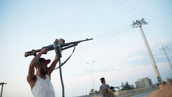 Бойцы, лояльные правительству национального согласия, во время столкновений в южной части Триполи