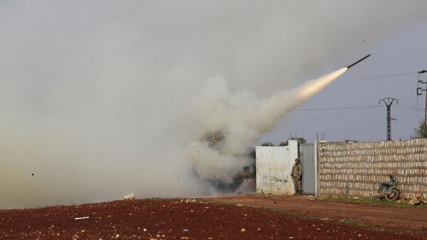 Запуск ракеты турецкими военными в направлении позиций сирийской правительственной армии в провинции Идлиб