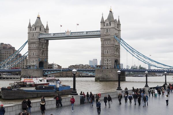 Тауэрский мост над рекой Темзой в Лондоне