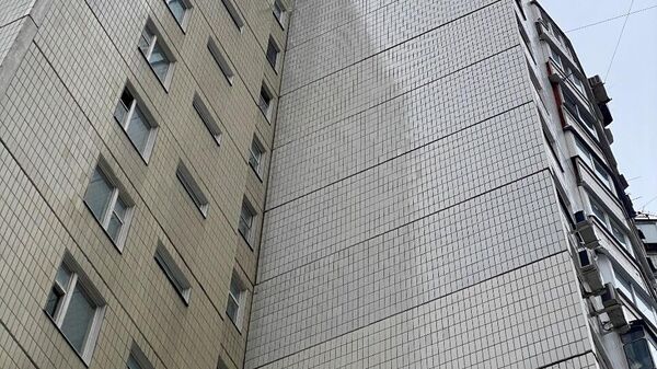 Москвич в Митине прорубил окна в глухой стене 14-этажки