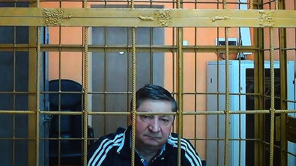 Монитор с изображением заместителя начальника Генерального штаба ВС РФ генерал-полковника Халила Арсланова, в зале второго западного окружного военного суда