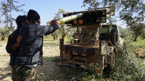 Боевики запускают ракету в провинции Идлиб