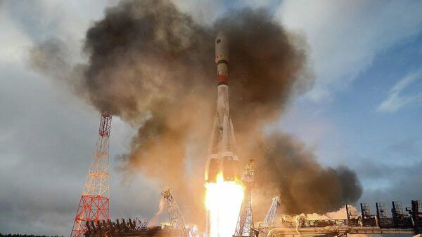 Пуск ракеты-носителя Союз-2.1а с российским спутником связи Меридиан-М