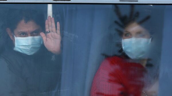 Эвакуированные, прибывшие из Китая, в аэропорту Харькова, Украина. 20 февраля 2020
