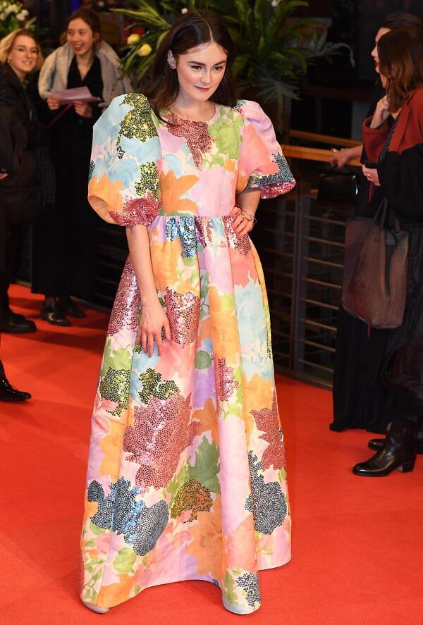 Актриса Леа ван Акен на красной дорожке церемонии открытия юбилейного 70-го Берлинского международного кинофестиваля Берлинале - 2020