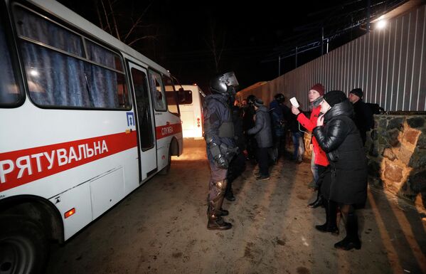 Автобусы, перевозящие эвакуированных из Китая, в Полтавской области